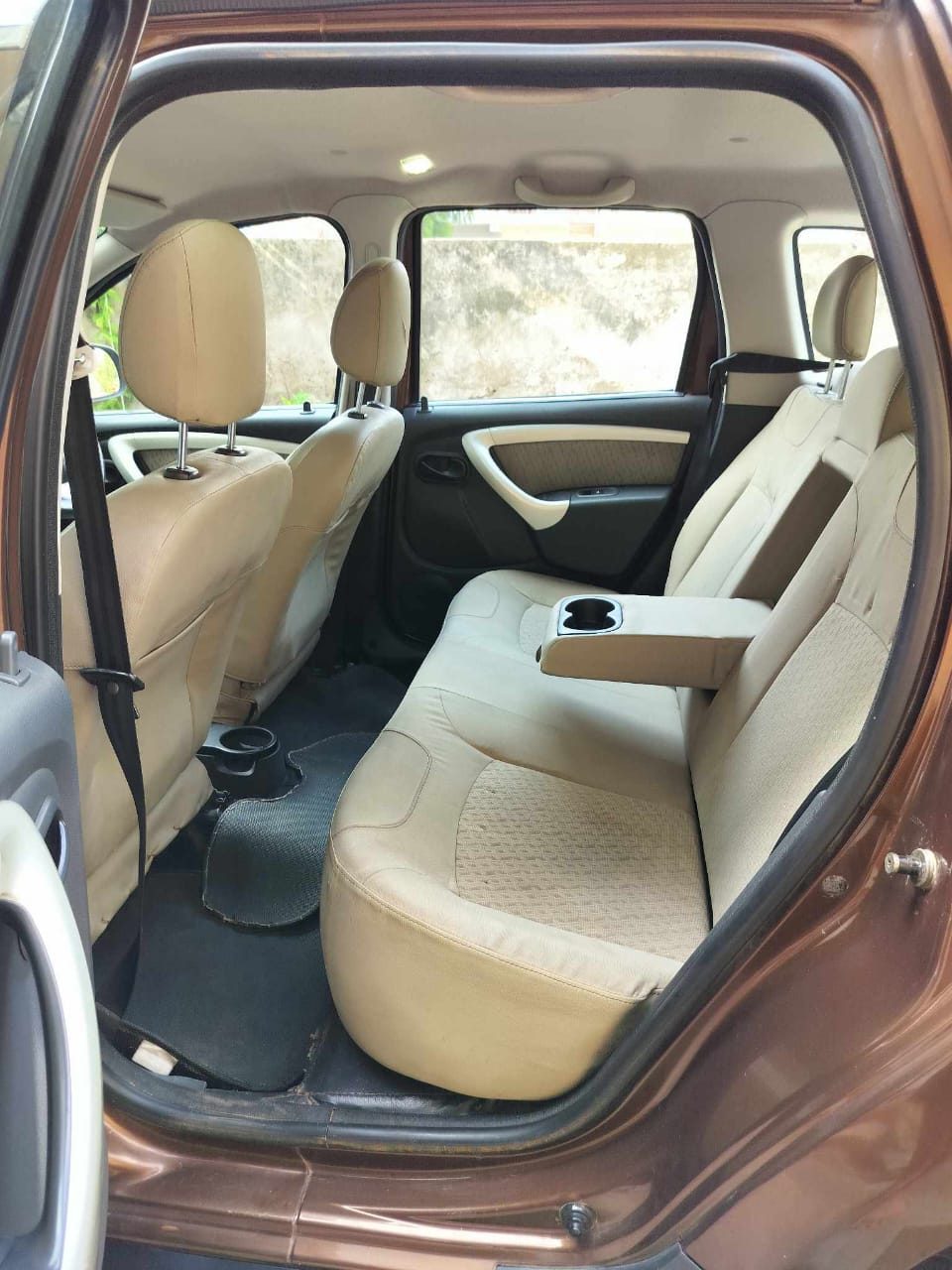 View Renault Duster - Image 2 | Reseller Bazzar Renault Duster - Image 2 in Ahmedabad